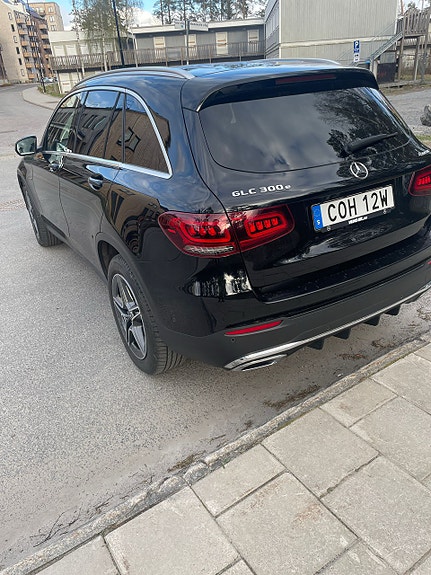 Mercedes-Benz GLC300 e 4 of 5