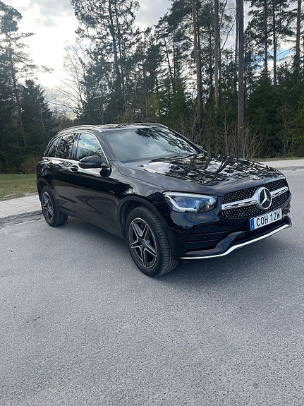 Mercedes-Benz GLC300 e 2 of 5