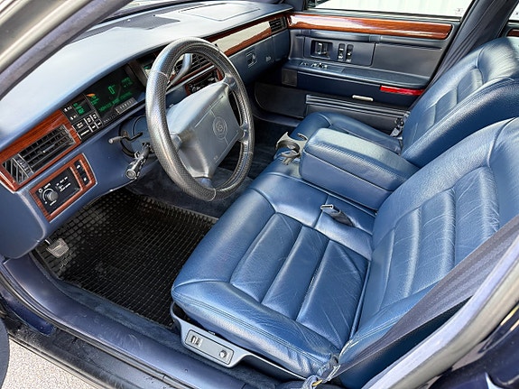 Cadillac Deville 8 of 12