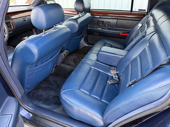 Cadillac Deville 9 of 12