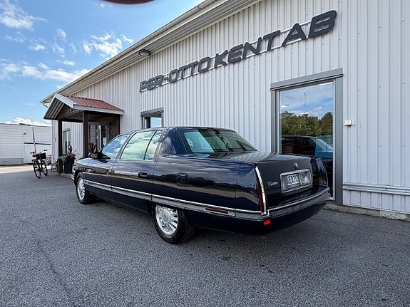 Cadillac Deville 6 of 12