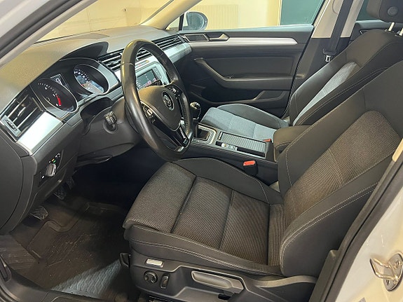 Volkswagen Passat 5 of 5