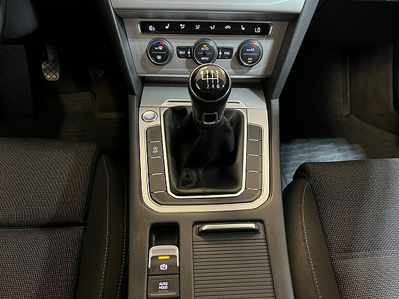 Volkswagen Passat 13 of 21