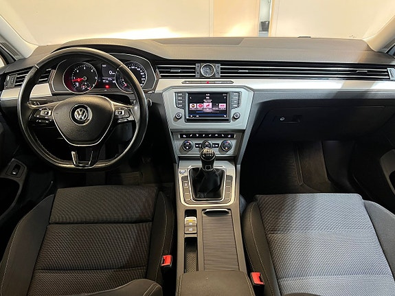 Volkswagen Passat 7 of 21