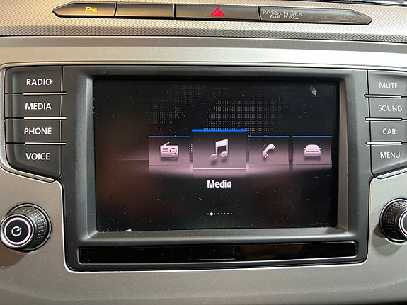 Volkswagen Passat 16 of 21