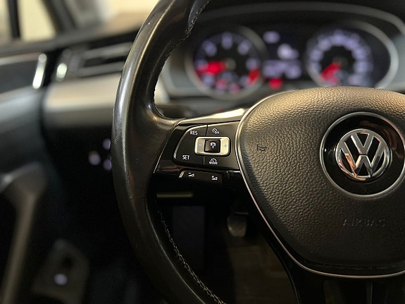 Volkswagen Passat 9 of 21