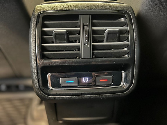 Volkswagen Passat 17 of 21