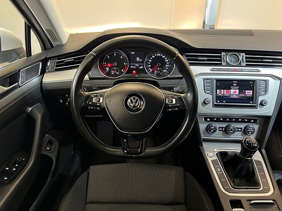 Volkswagen Passat 6 of 21