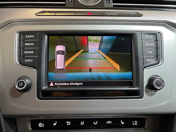 Volkswagen Passat 15 of 21