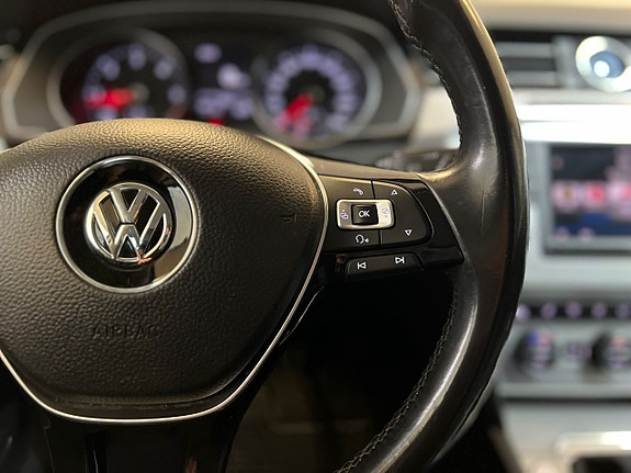 Volkswagen Passat 8 of 21