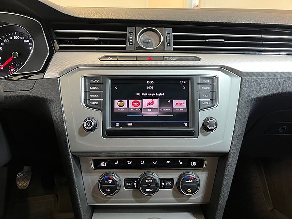 Volkswagen Passat 11 of 21