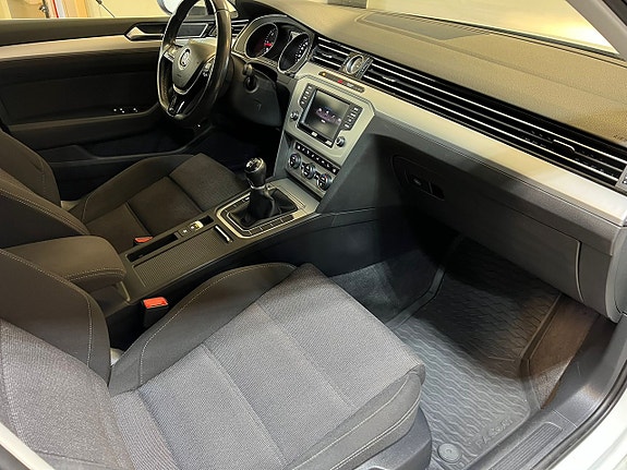 Volkswagen Passat 14 of 21