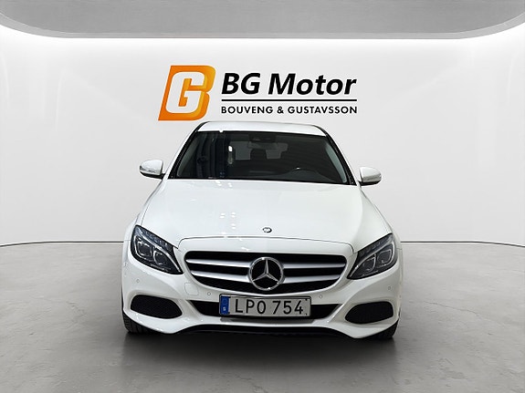 Mercedes-Benz C220 d 2 of 5