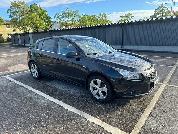 Chevrolet Cruze 3 of 5