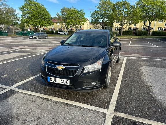 Chevrolet Cruze 2 of 5