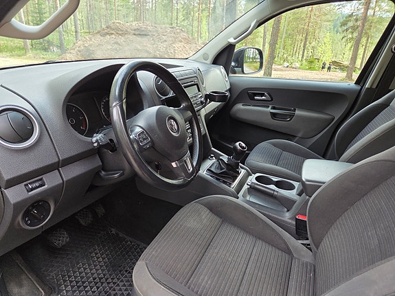 Volkswagen Amarok 2 of 5