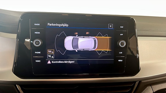Volkswagen T-Roc 8 of 11