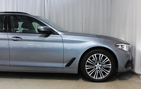 BMW 520d 3 of 5
