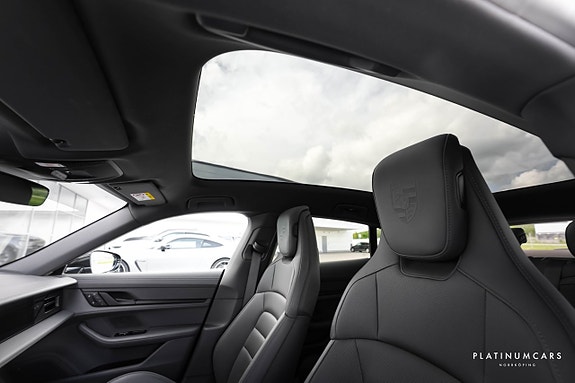 Porsche Taycan Cross Turismo 8 of 20