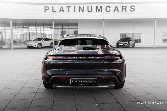 Porsche Taycan Cross Turismo 4 of 5