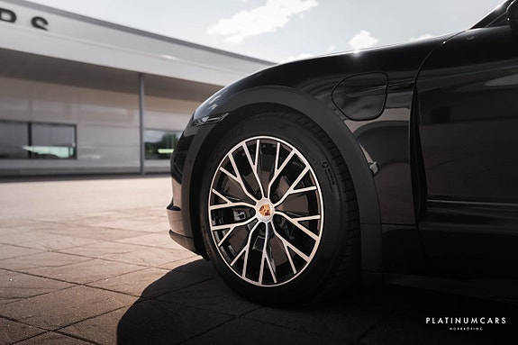 Porsche Taycan 4S 20 of 20