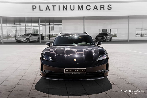 Porsche Taycan Cross Turismo 3 of 5
