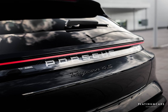 Porsche Taycan Cross Turismo 19 of 20