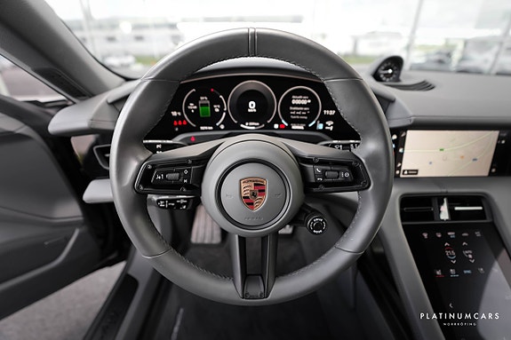 Porsche Taycan Cross Turismo 9 of 20