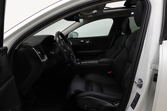 Volvo V60 Cross Country 4 of 5