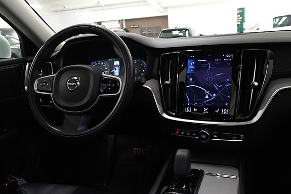 Volvo V60 Cross Country 8 of 30