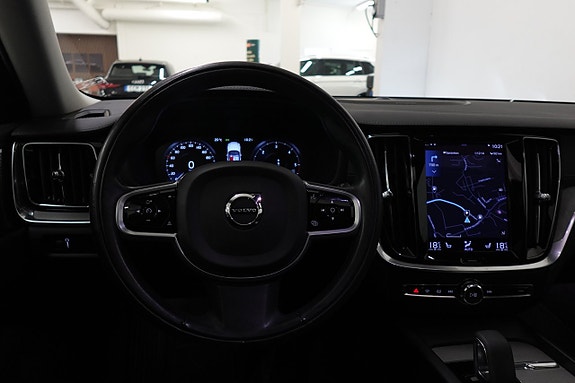 Volvo V60 Cross Country 7 of 30