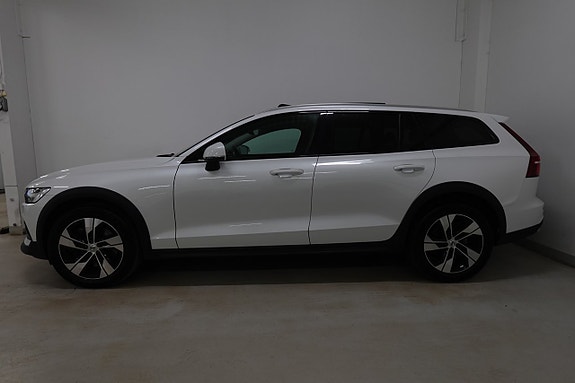 Volvo V60 Cross Country 3 of 5