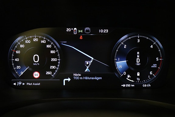 Volvo V60 Cross Country 17 of 30