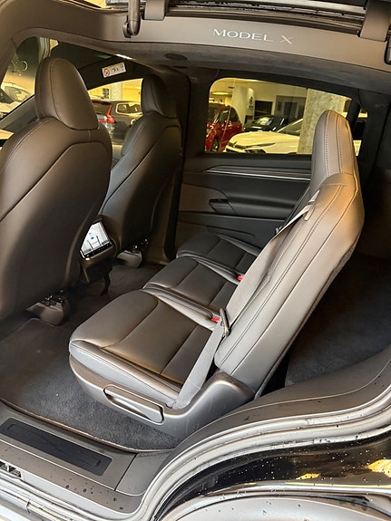 Tesla Model X 11 of 19