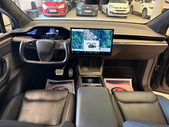 Tesla Model X 7 of 19