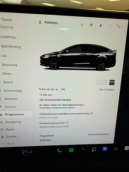 Tesla Model X 17 of 19