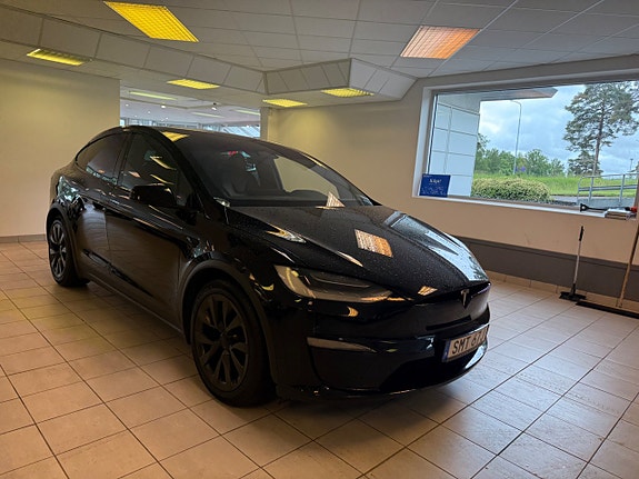 Tesla Model X 6 of 19