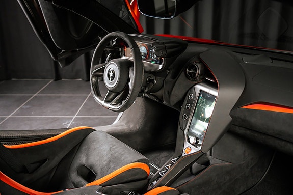 McLaren 750S 15 of 16