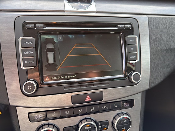 Volkswagen Passat 18 of 20