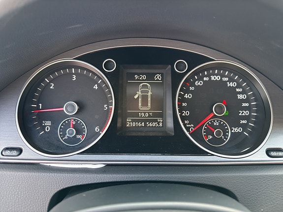 Volkswagen Passat 16 of 20