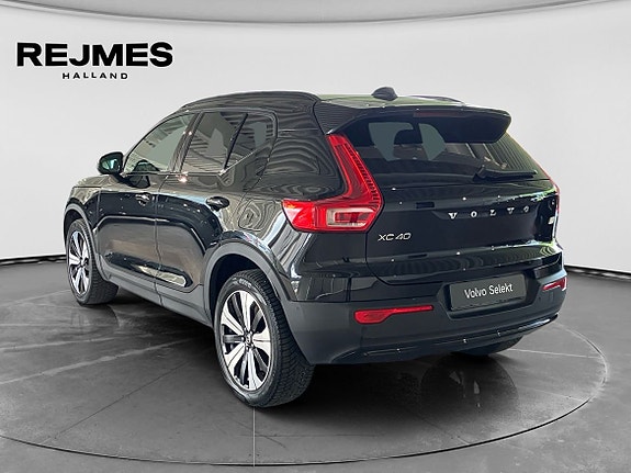Volvo XC40 3 of 5