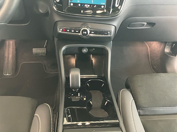 Volvo XC40 13 of 15