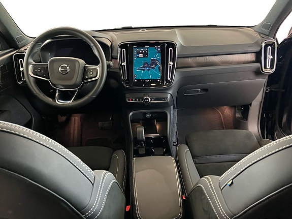 Volvo XC40 6 of 15