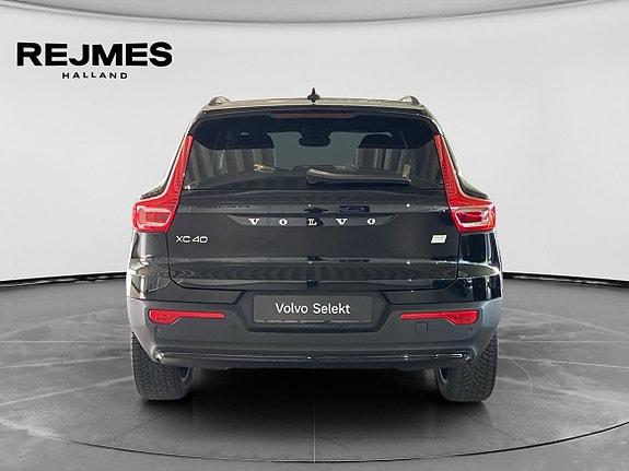 Volvo XC40 8 of 15