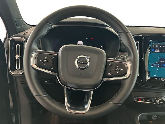 Volvo XC40 11 of 15