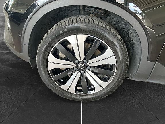 Volvo XC40 10 of 15