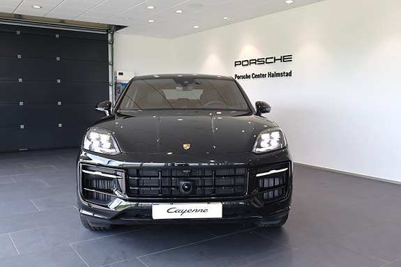 Porsche Cayenne 2 of 5