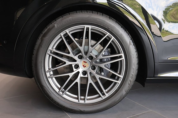 Porsche Cayenne 5 of 5