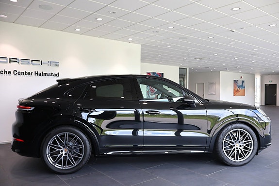 Porsche Cayenne 4 of 5