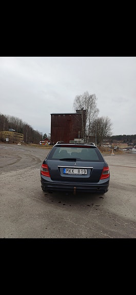 Mercedes-Benz C180 4 of 5